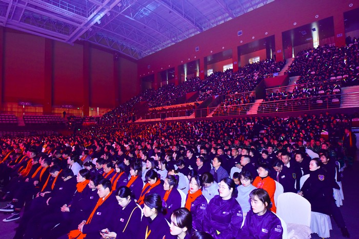 春雷催雨泽大地 正是举犁耕梦时 必威Betway中文版“2019年新春联谊会”在四川工商学院体育馆盛大举行(图7)