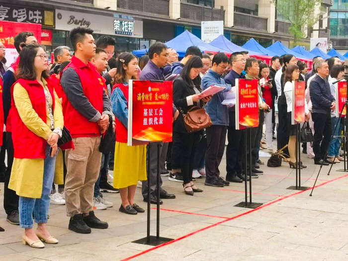 扶贫攻坚  永不掉队——星瑞集团副董事长陈根平参加潼南消费扶贫启动仪式(图2)