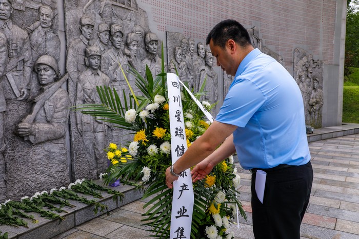 不忘初心 牢记使命——必威Betway中文版党支部开展纪念建党98周年党日活动(图4)