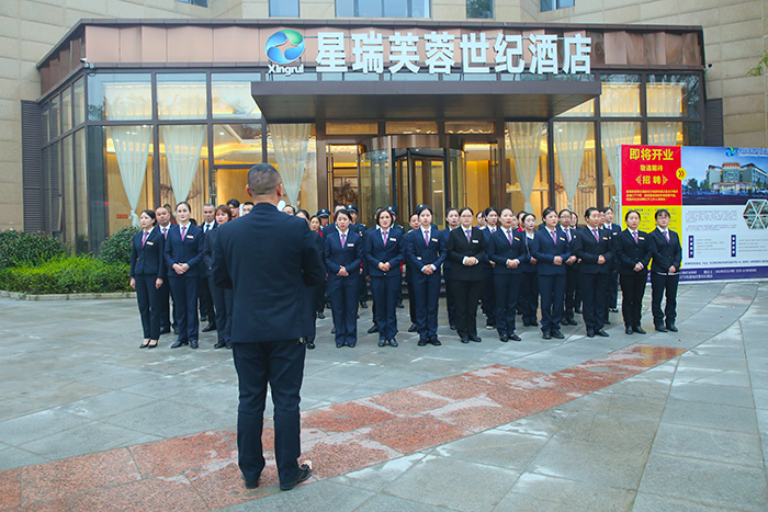 努力遇见更好的自己 ——必威Betway中文版酒店事业部首届岗位练兵比武竞赛拉开战幕(图3)